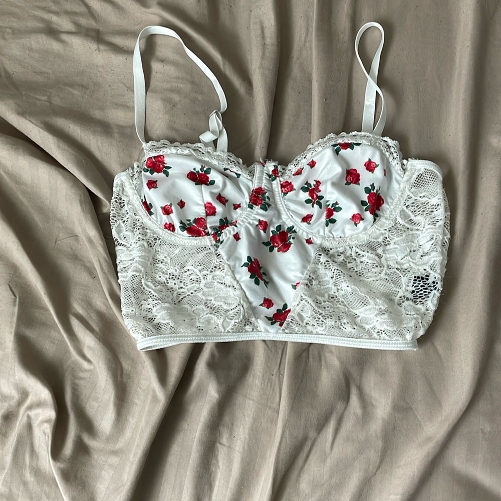 A white corset with red roses on them. Have a very cute pattern on the back.